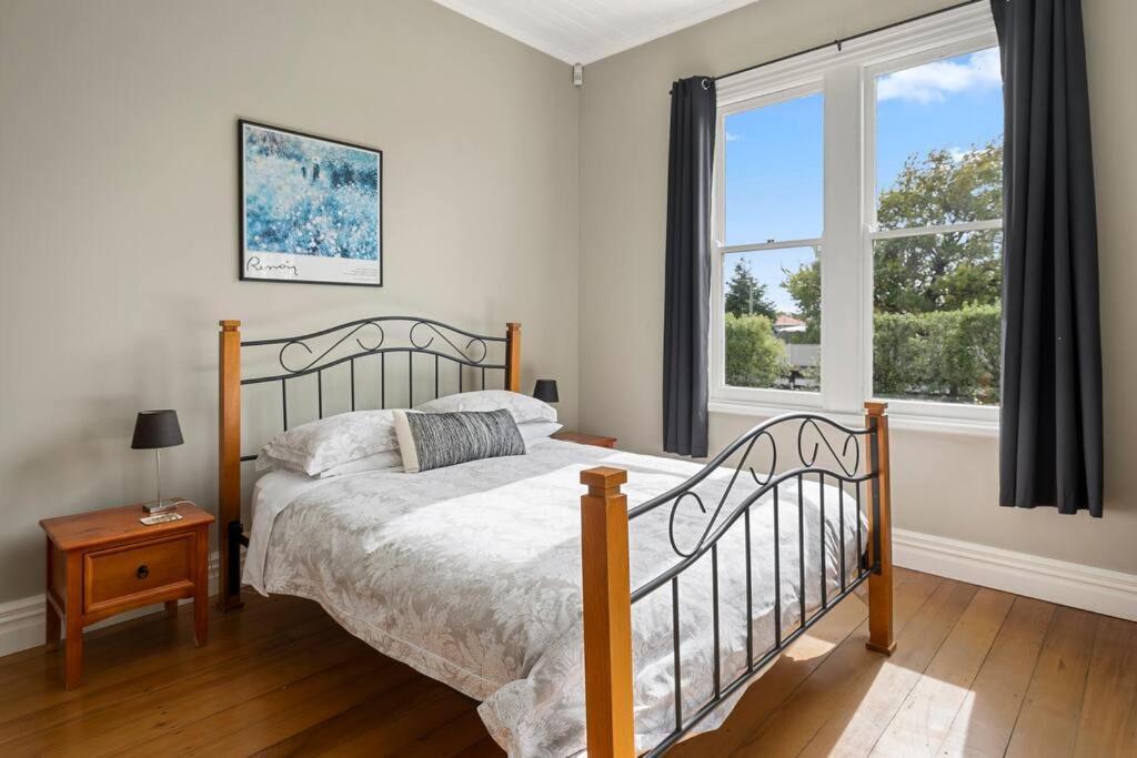 Applecross Cottage Martinborough Bagian luar foto