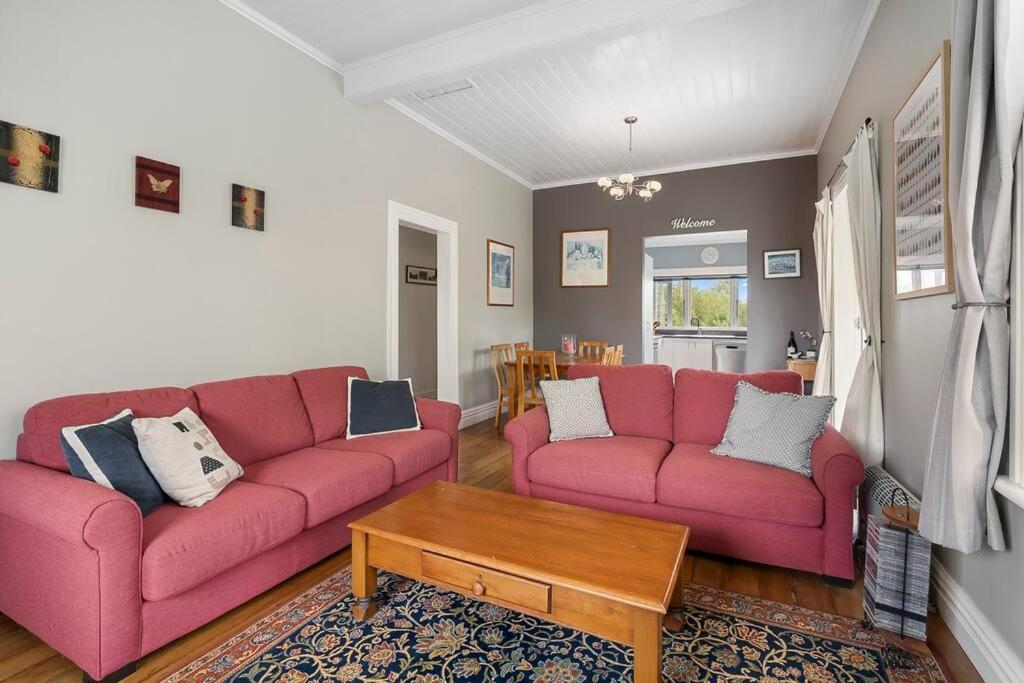 Applecross Cottage Martinborough Bagian luar foto