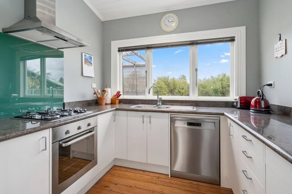 Applecross Cottage Martinborough Bagian luar foto