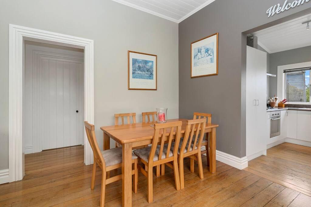 Applecross Cottage Martinborough Bagian luar foto